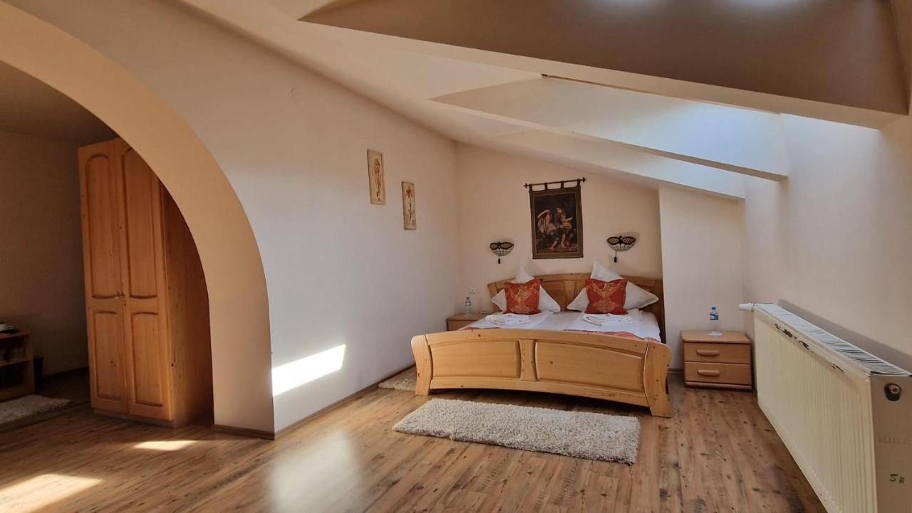 Camera Familiare con Balcone