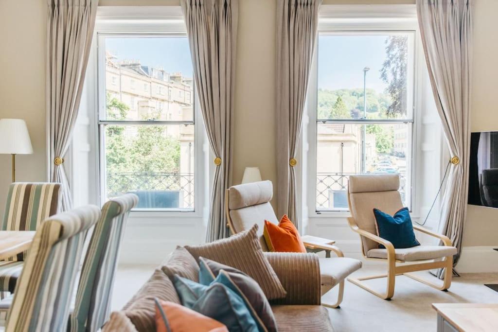 Luxury, Central, Sun-Filled 3 Bed Haven in Bath - Ferienwohnung