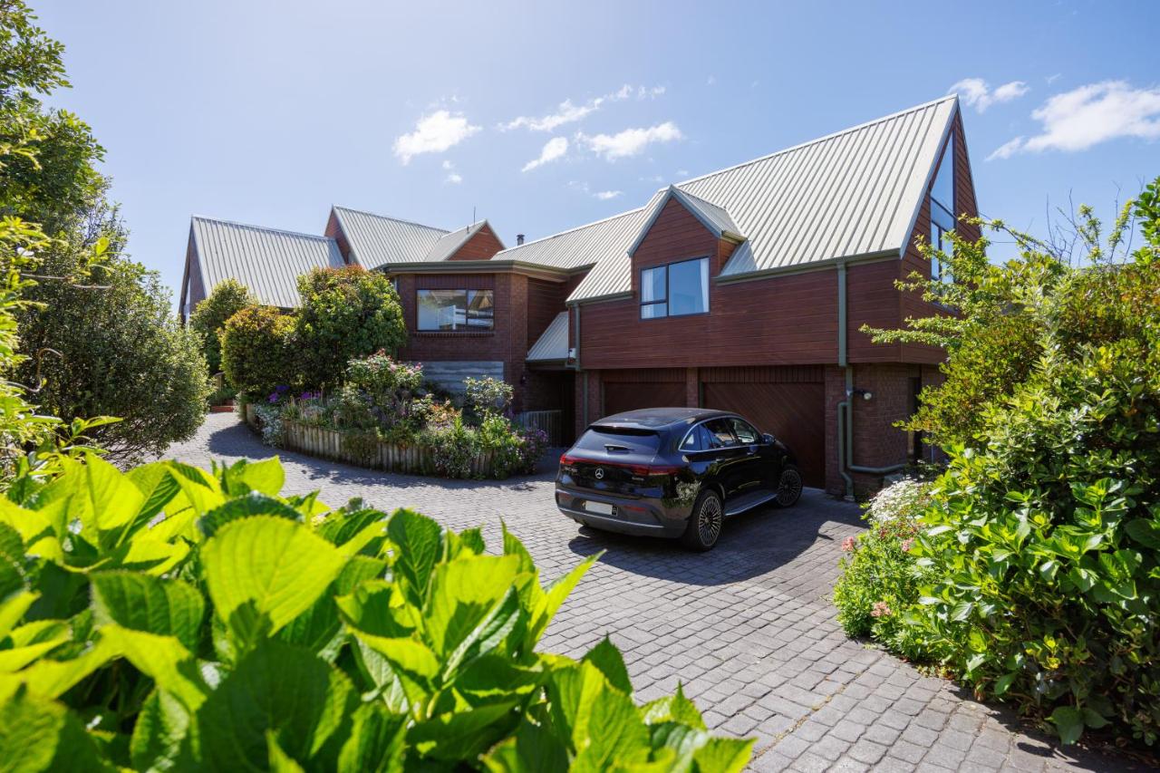 B&B Paraparaumu - Absolute Beachfront Luxury Accommodation - Bed and Breakfast Paraparaumu