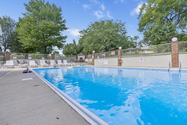 Beautiful Condos at Thousand Hills-Heart of Branson-Spacious and Affordable - B&B