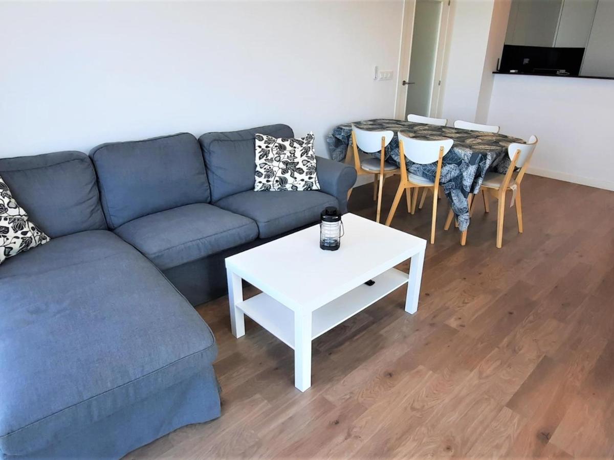 Apartamento de 3 habitaciones con terraza, piscina, parking y aire acondicionado en Llançà - ES-170-54 - Chambres d'hôtes Llançà