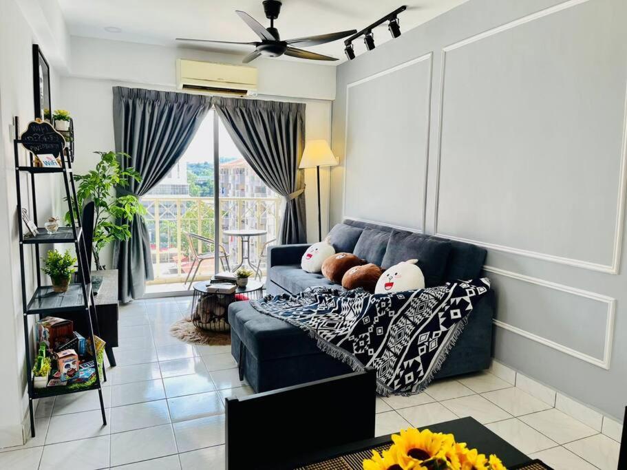 9 pax Homestay near Axiata Arena & Pavilion 2 - B&B