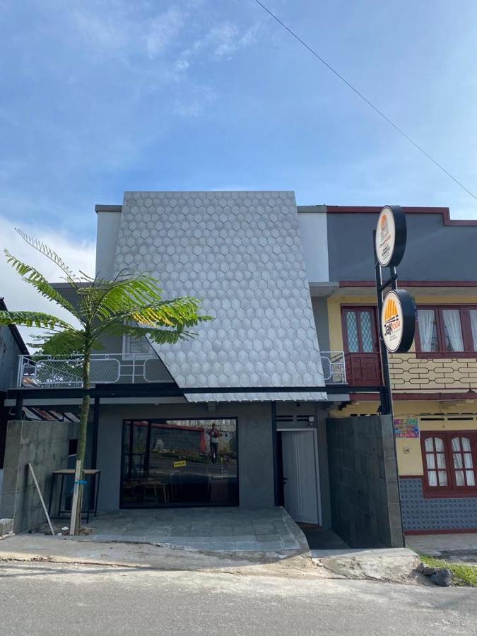 OTOUSAN HOUSE - Bed and Breakfast Bukittinggi