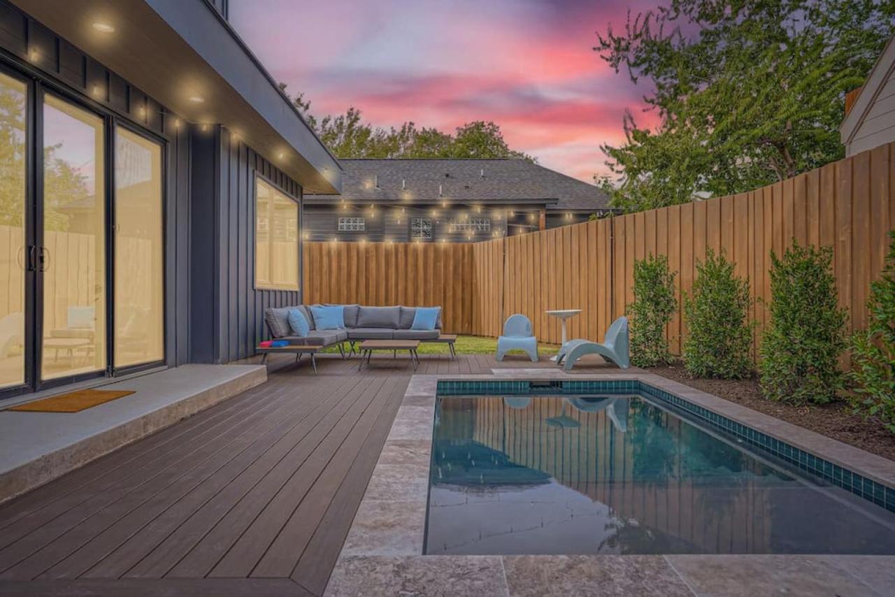 B&B Austin - East Austin Dream Home with Pool and Close to Rainey Street - Bed and Breakfast Austin