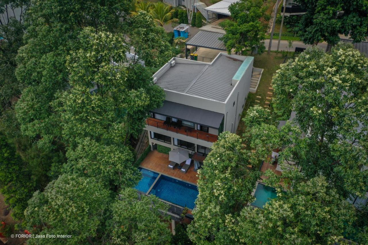 Villa Wezu Dago Village Bandung - B&B