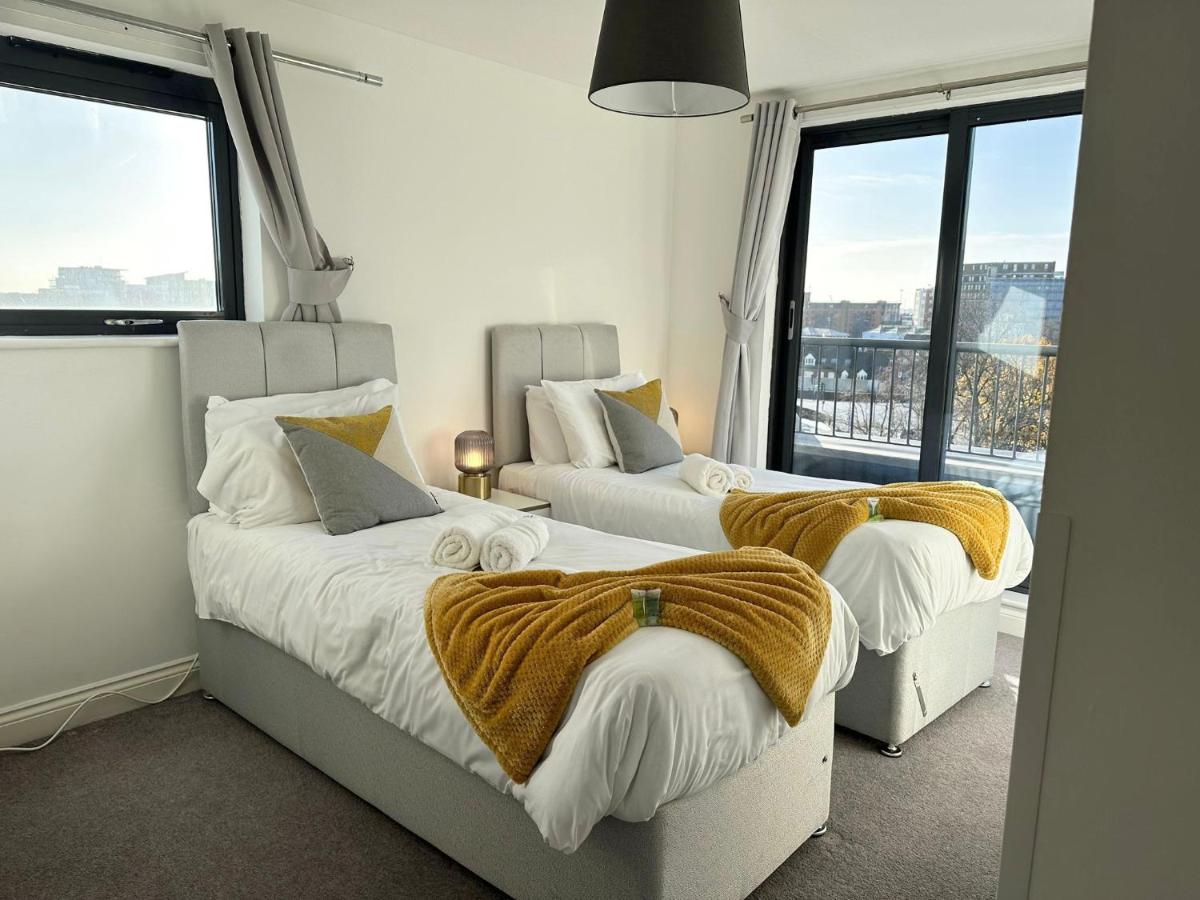 B&B Southampton - BEST PRICE! - HUGE 3 Bed 2 Bath City Centre Newly Refurbished Apartment, Up to 7 guests - FREE SECURE PARKING - SMART TV - SINGLES OR KING SIZE BEDS - Bed and Breakfast Southampton