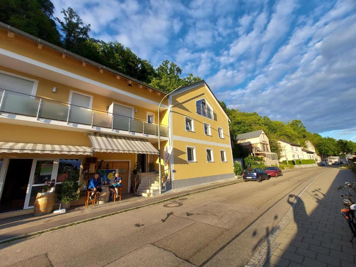 B&B Kelheim - Ferienwohnung und Zimmer zum Donaublick - Bed and Breakfast Kelheim