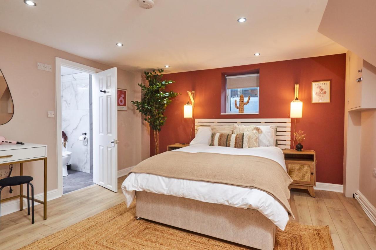 B&B Leeds - Homebird Property - Haddon House - Bed and Breakfast Leeds