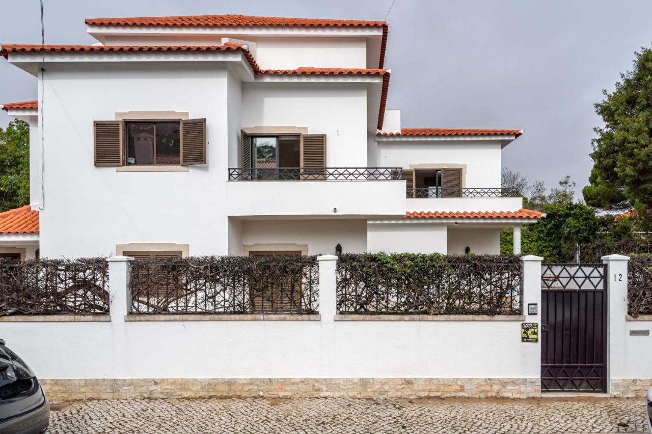 Oeiras apt in Spacious Villa - Shared Pool - B&B Oeiras