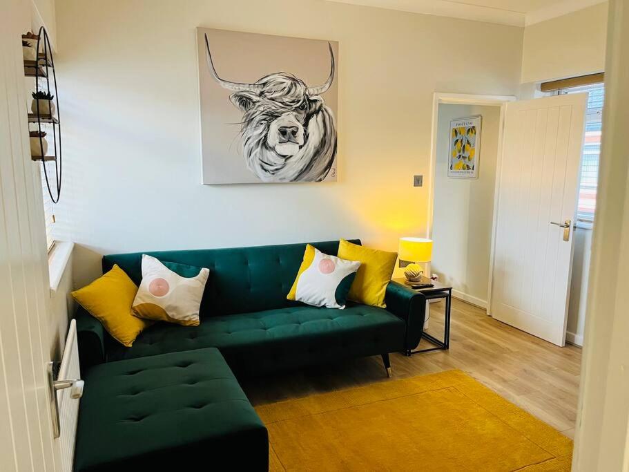 B&B Cardiff - Stylish Central Apartment - Bed and Breakfast Cardiff