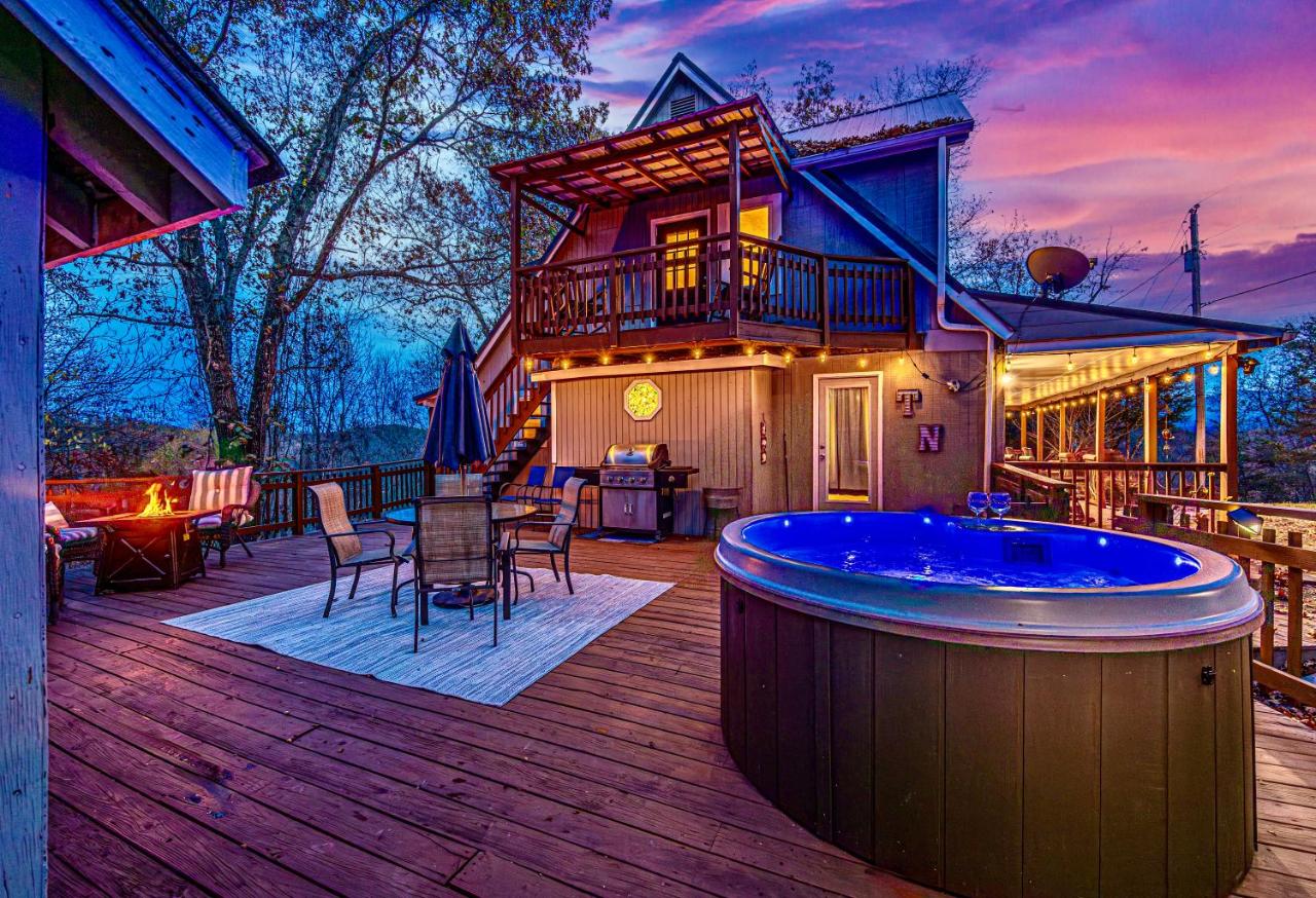 Creek, King Beds, Wow Views, Private, New, Patio, Spa, Close to Town - B&B