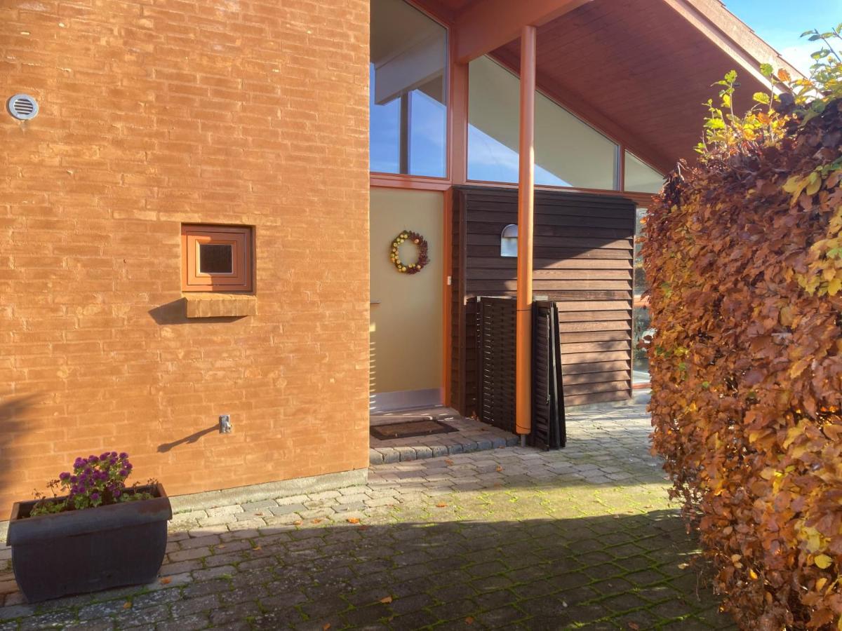 Værelse, bad og toilet i villa - B&B Næstved