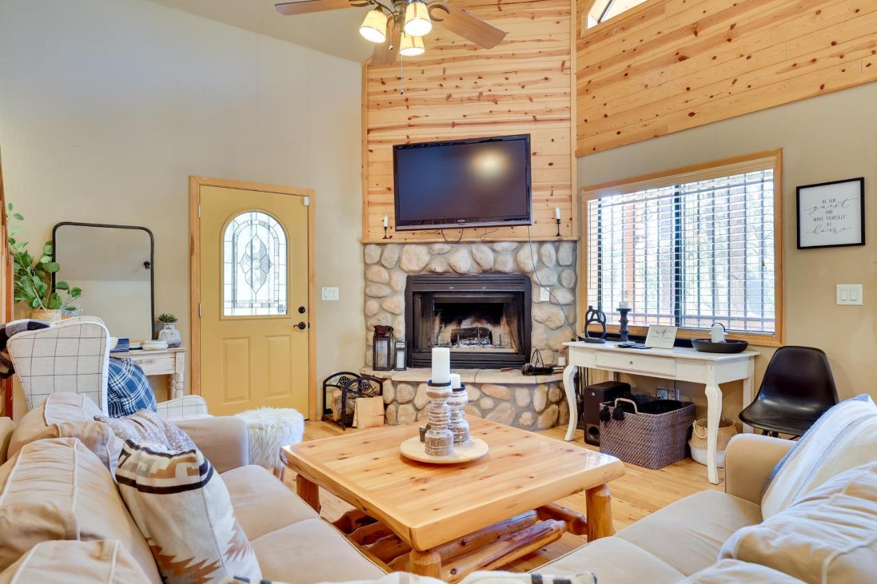 Dog-Friendly Nutrioso Cabin with Wraparound Porch! - B&B