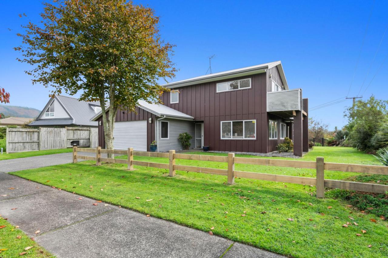 Zodiac Bay Lake Retreat - Bed and Breakfast Rotorua