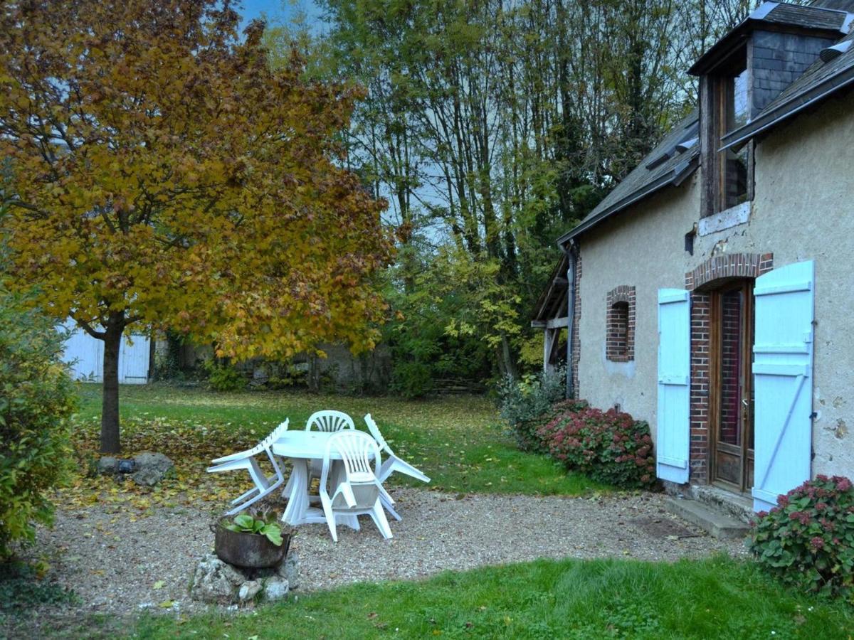 Gîte chaleureux dans un ancien corps de ferme avec wifi, cheminée et grand jardin à Châteaudun - FR-1-581-71 - B&B