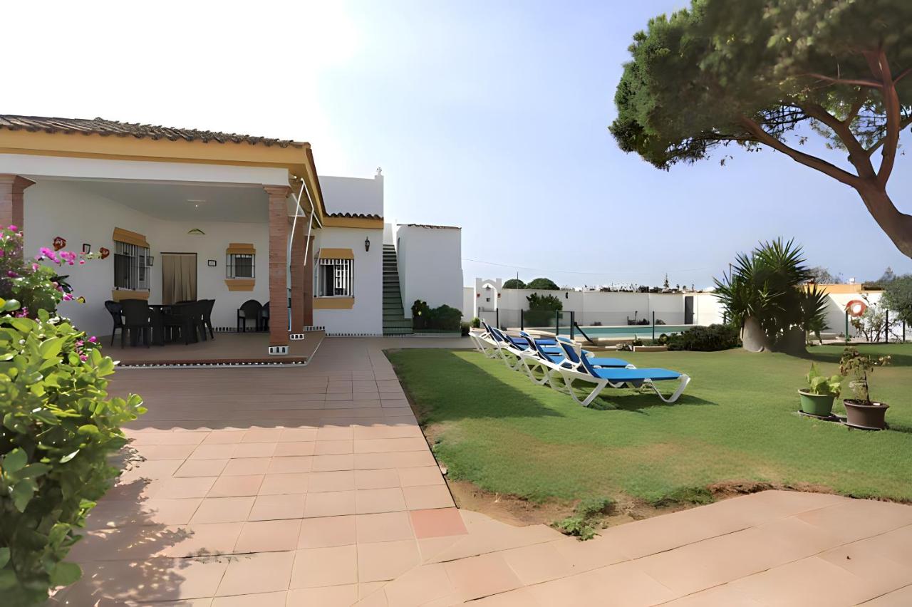 Chalet con piscina privada y barbacoa solo familias - B&B Conil de la Frontera