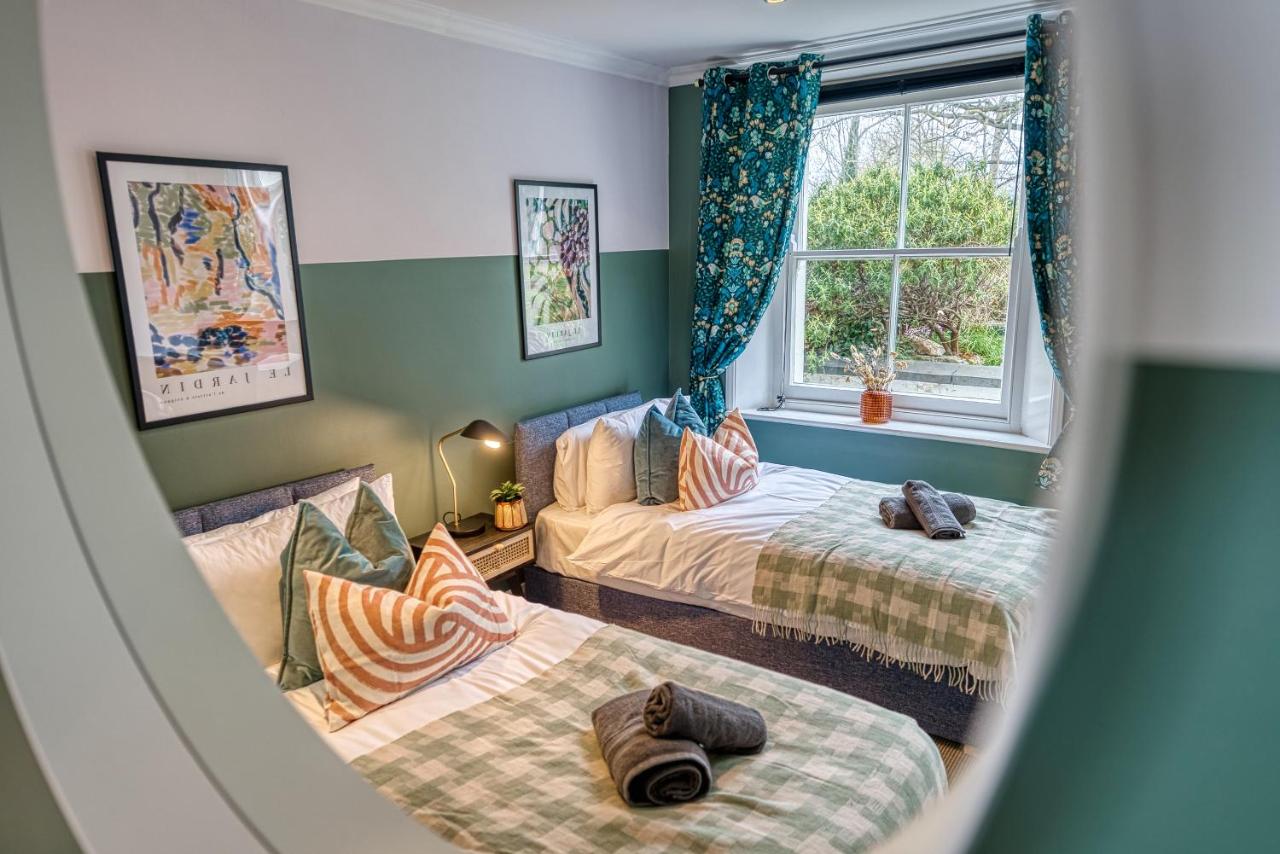 B&B Cheltenham - 2 Bed Stylish Spacious Apt -Sleeps 6 Central Cheltenham, with Free Parking - By Blue Puffin Stays - Bed and Breakfast Cheltenham