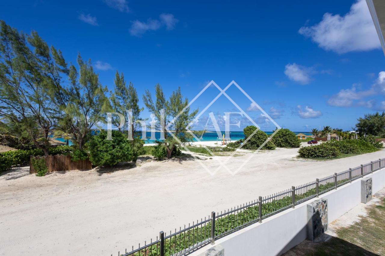 5 bed-rooms Beach-front Duplex of 189 m2 at Orient Beach - Bed and Breakfast