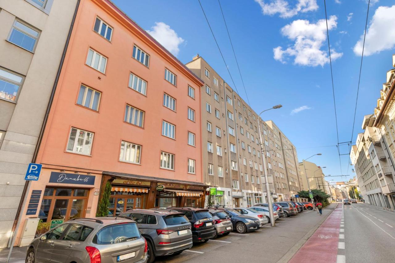LAM Modern Art Apartment - AC - Free parking - B&B