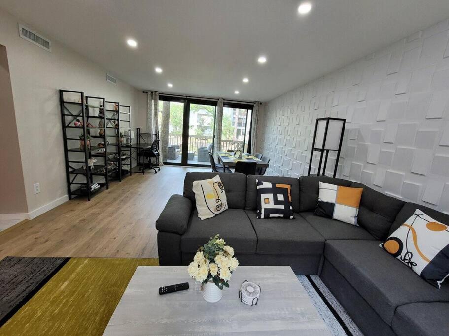 Contemporary bliss-newly renovated cozy villa! - B&B Hilton Head Island