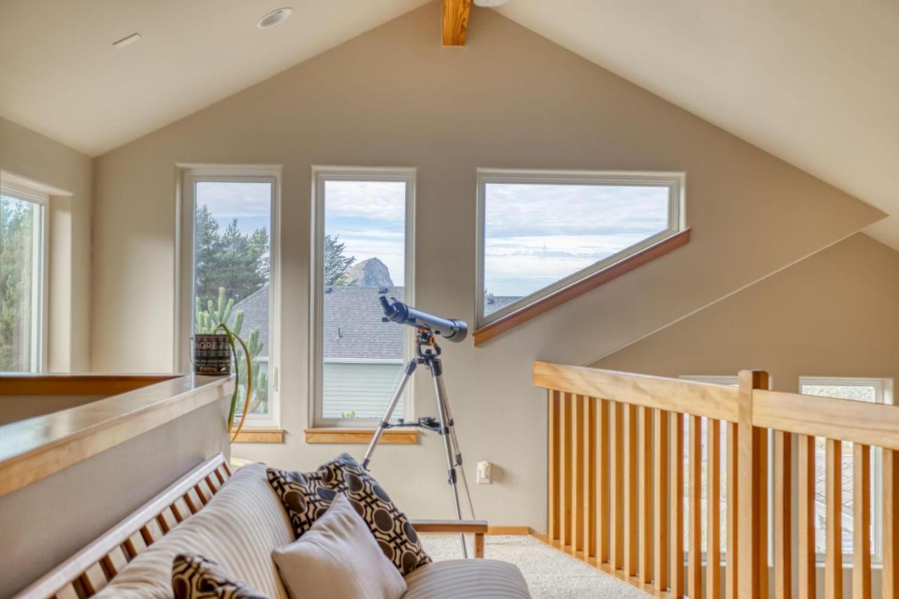 Baileys Beach House - Meredith Lodging - B&B Pacific City