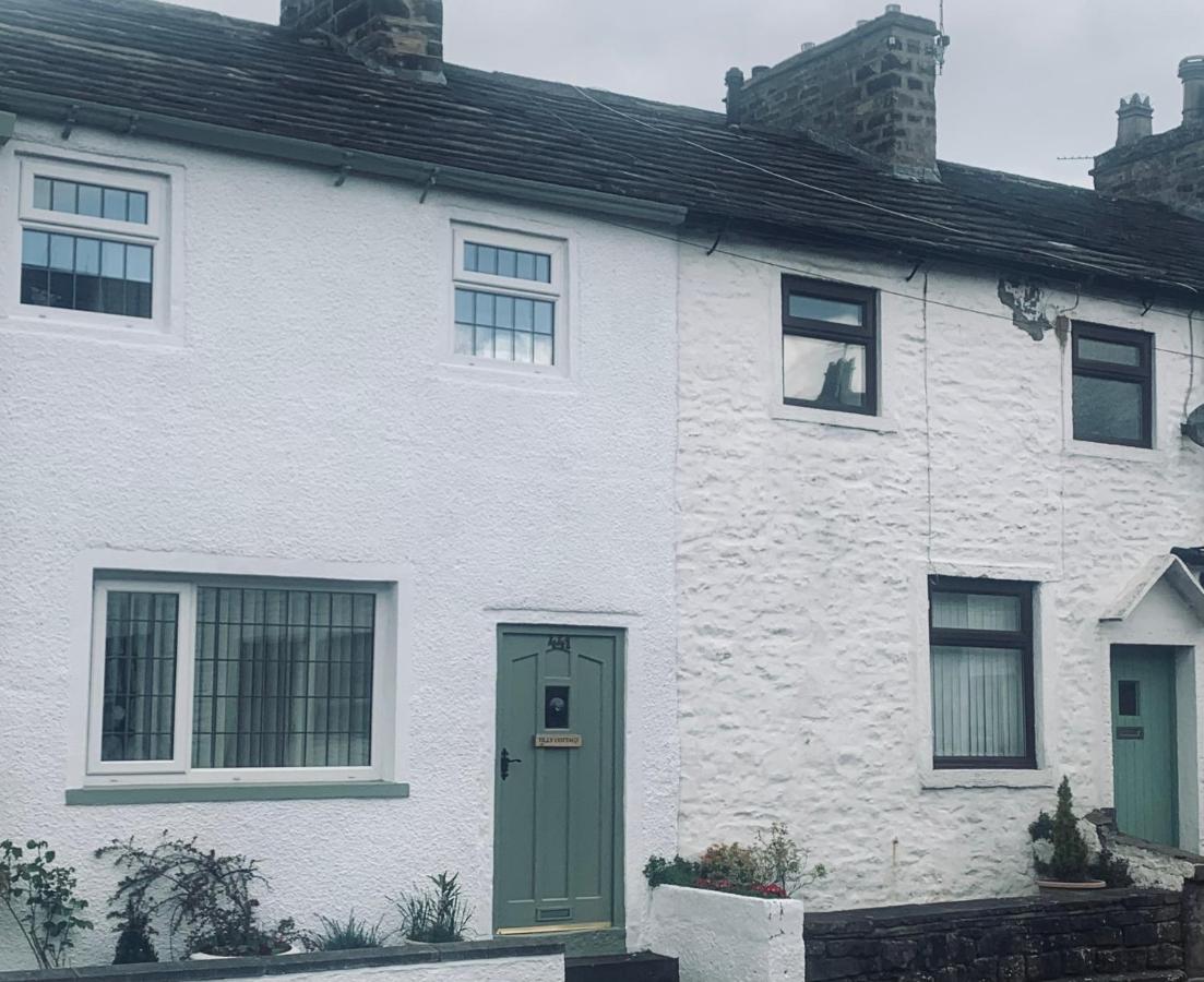 Tilly Cottage - overlooking Pendle Hill - B&B