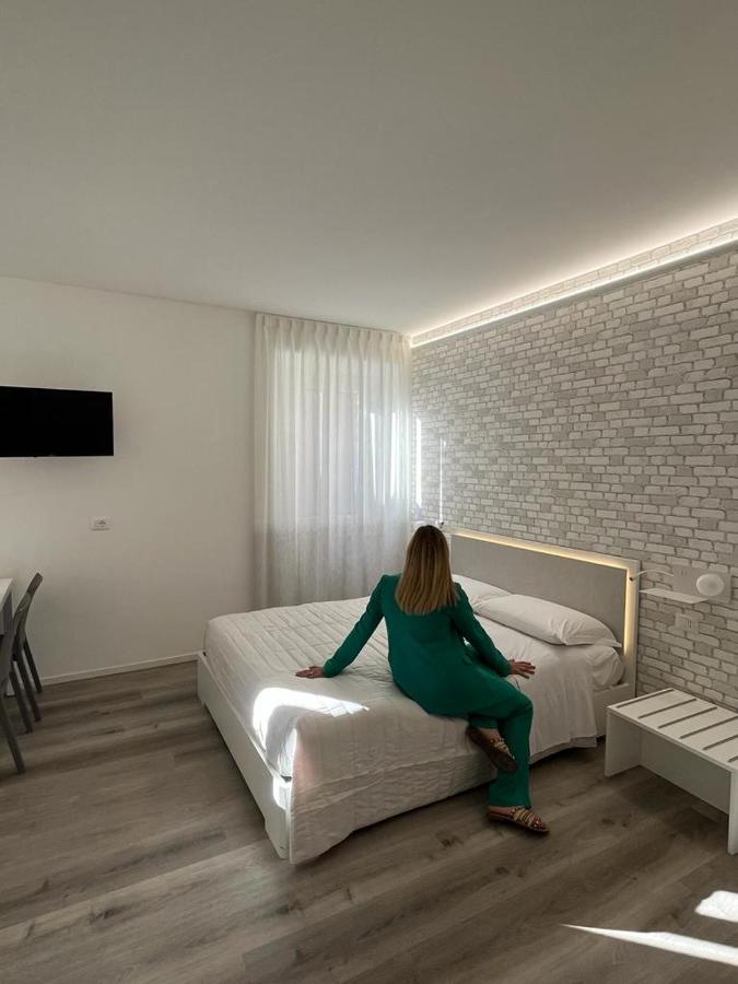 Rosso Conero - Le Grotte Rooms & Apartments - B&B