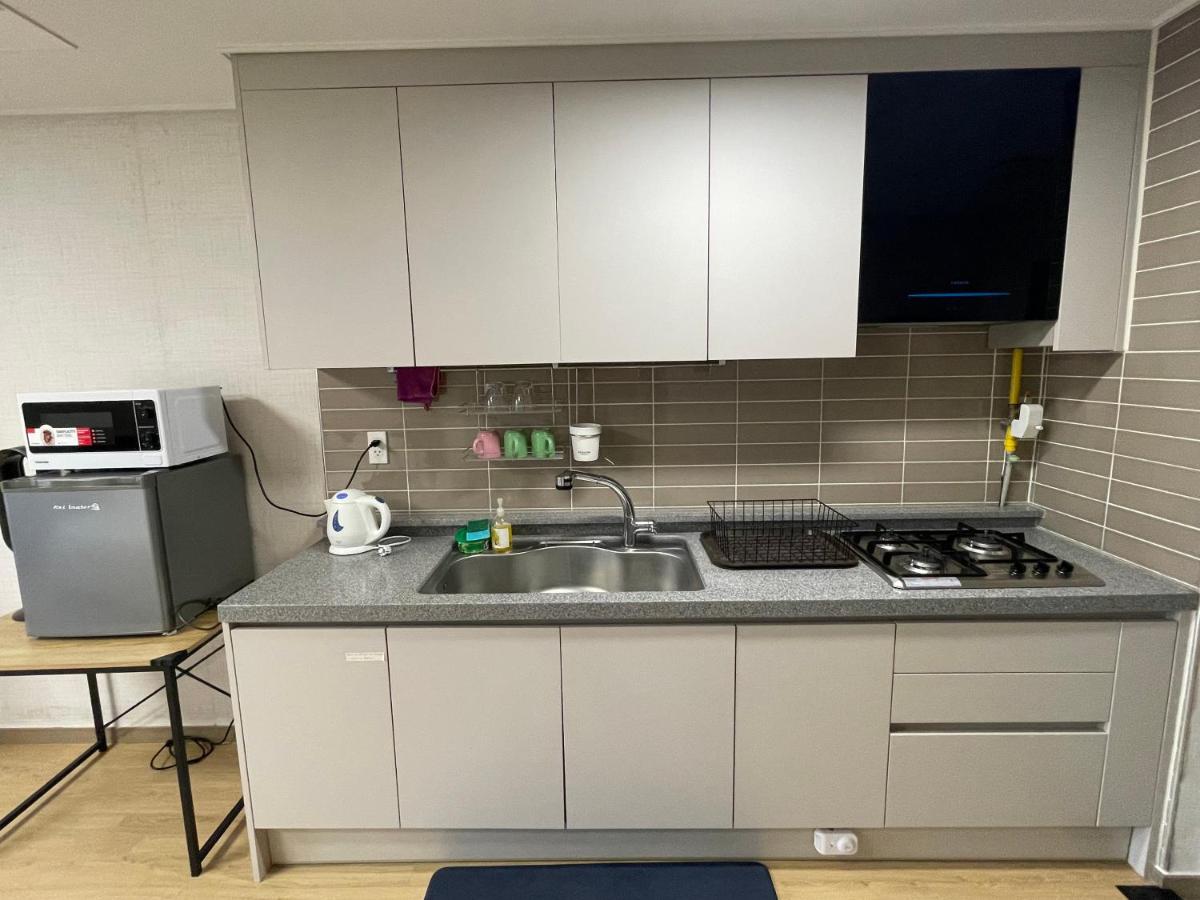 Spacious Luxury Condo w/ kitchen beside Hilton Clark D’Heights - B&B Pampang