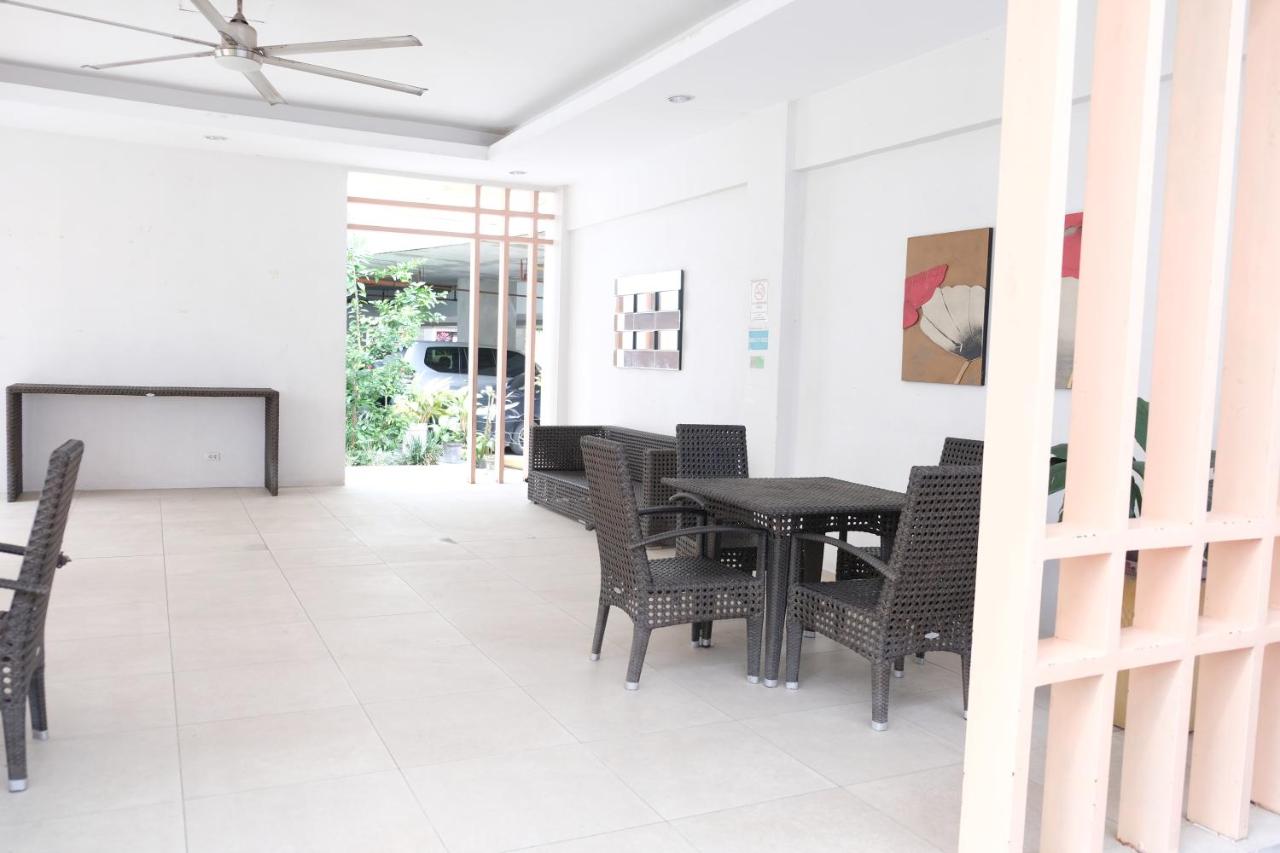 2-Bedroom Boutique City Condo - Newly Renovated! - Bed and Breakfast