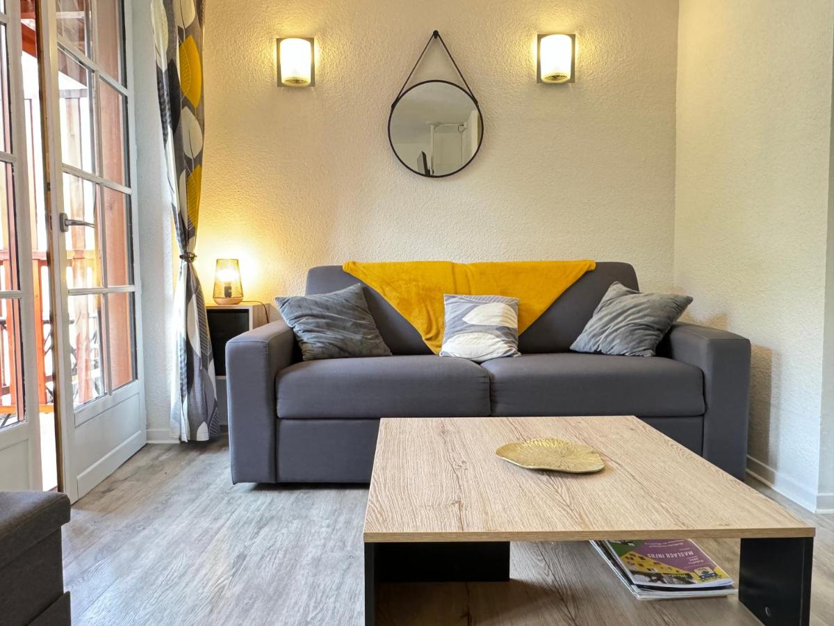 T2 + alcôve. Balcon. Parking couvert. Piscine été. - B&B