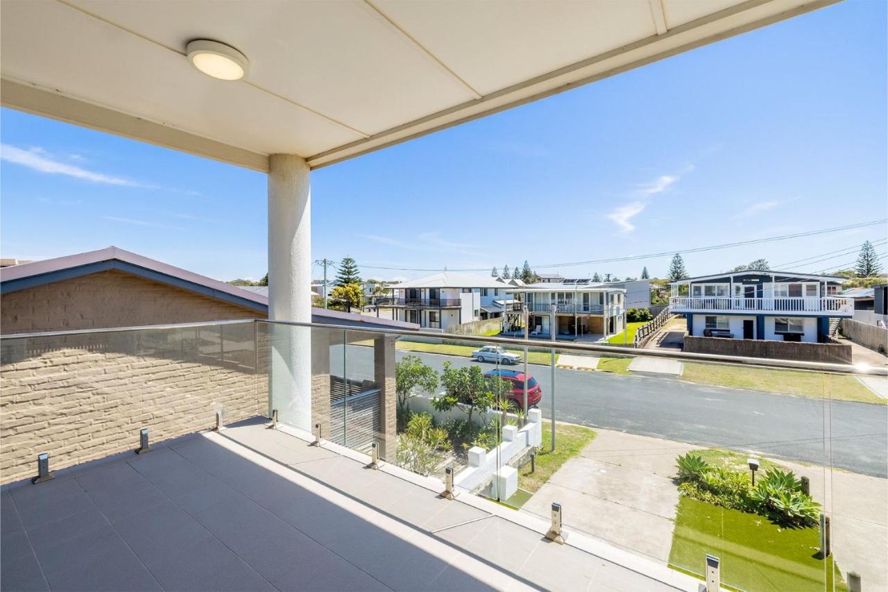 Birubi First Wave, 45a Ocean Ave - pet friendly, waterfront, waterviews, air con, Wi-Fi - B&B