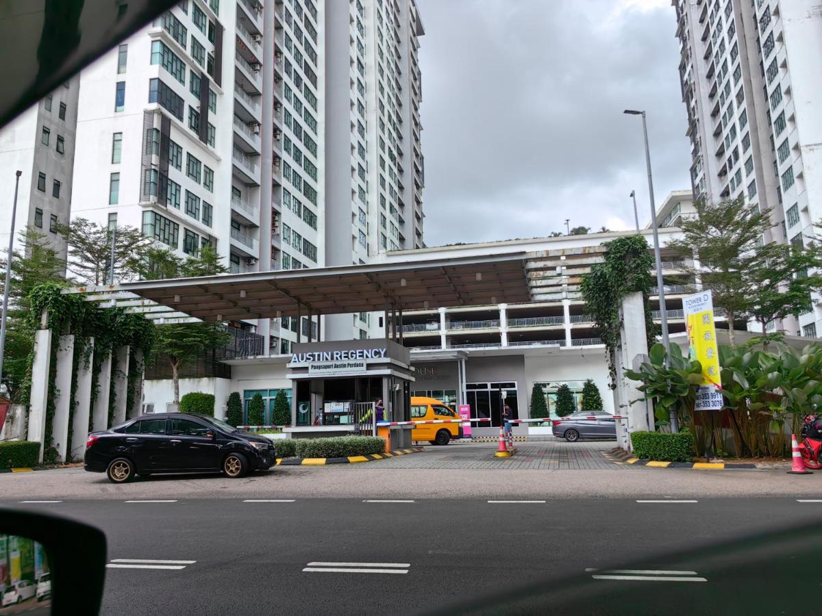 Mount Austin Homestay,1-4 Pax, 5 mins to IKEA TOPPEN AEON Tebrau HSA FREE WIFI and NETFLIX - B&B