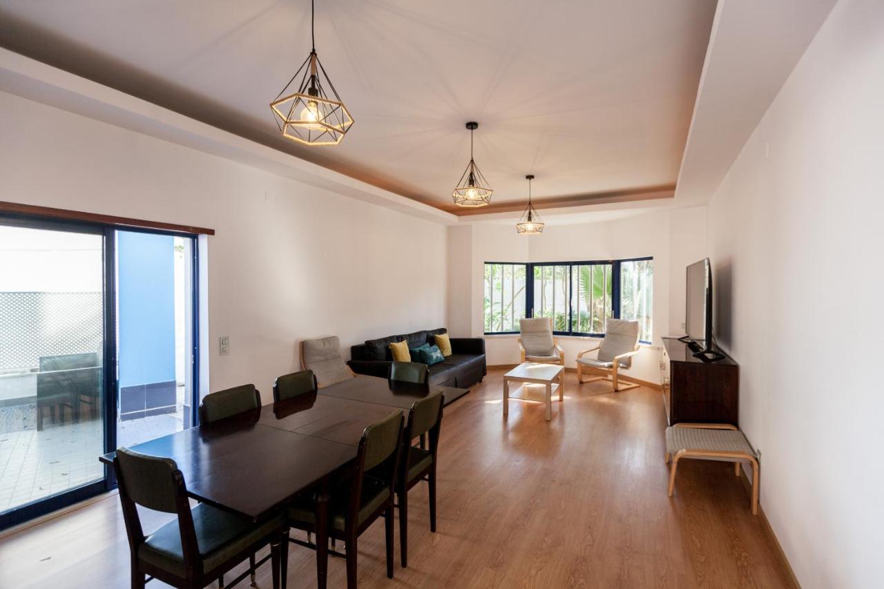 FLH Caparica Town House with Pool - B&B