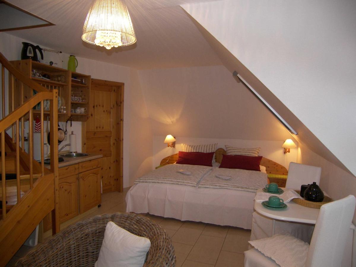 One-Bedroom Apartment with Balcony