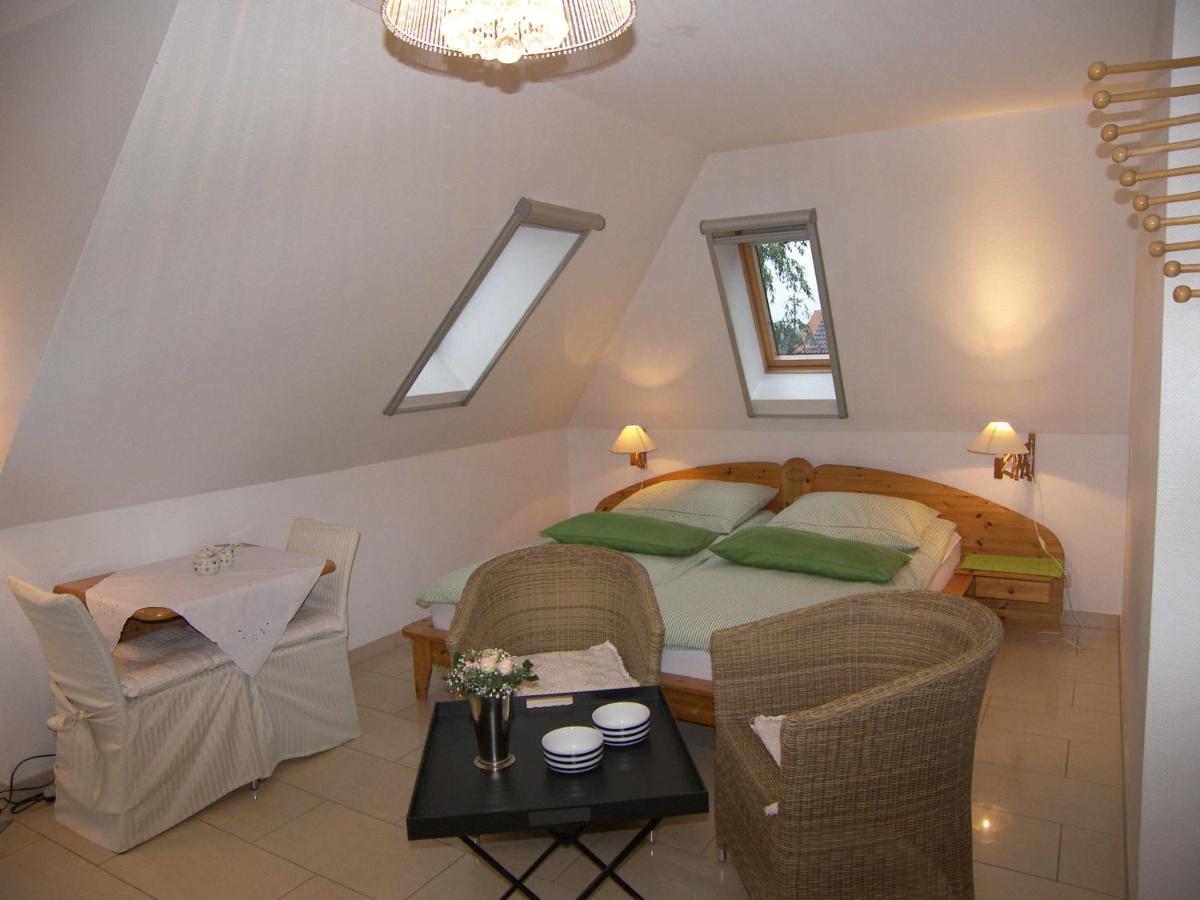 One-Bedroom Apartment with Shower