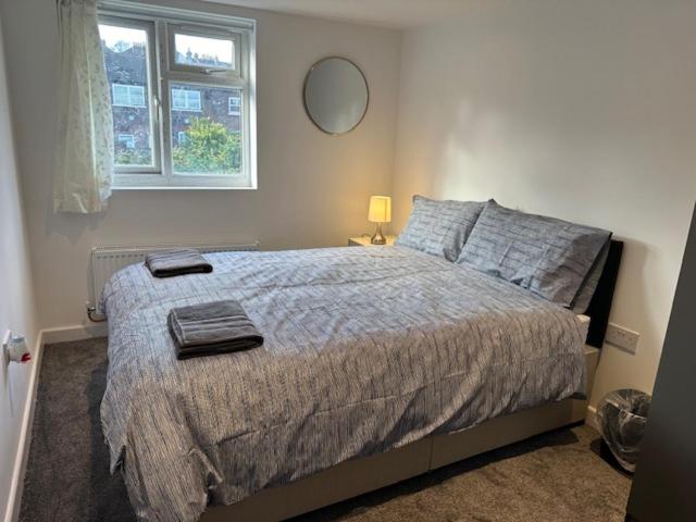 B&B Luton - Luton Home near Airport Private & Shared Bathroom Option - Bed and Breakfast Luton