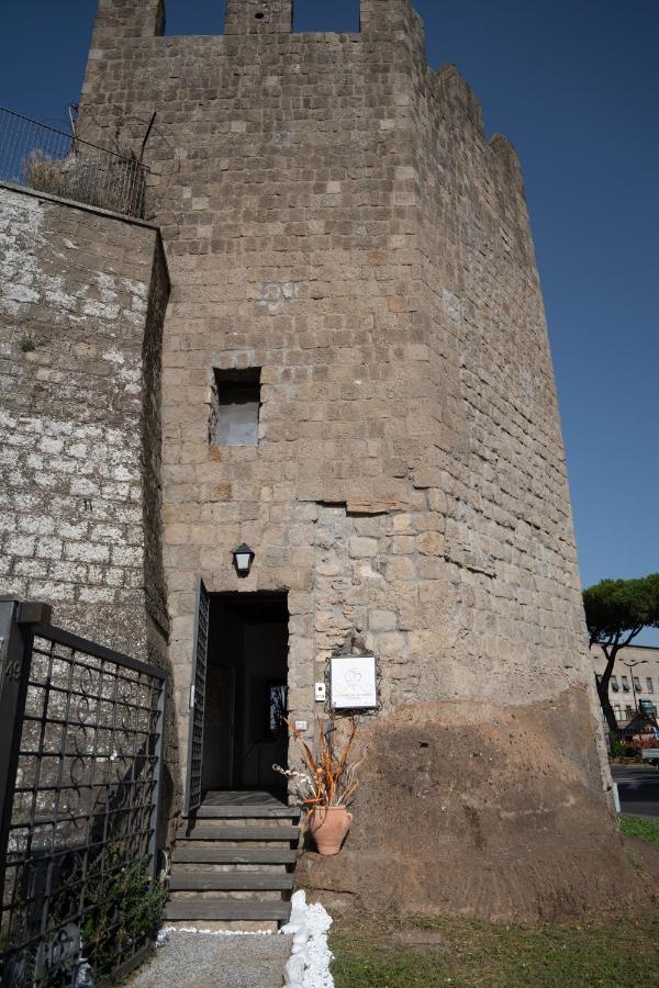 La torre del Viterbino Experience Struttura convenzionata con impianti termali - Chambres d’hôtes