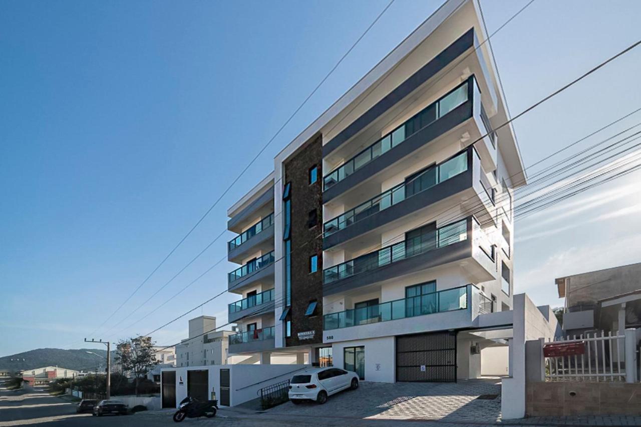 Monserrate 103 - Apartamento na praia de Bombas - Finamente mobiliado e decorado - B&B Bombinhas
