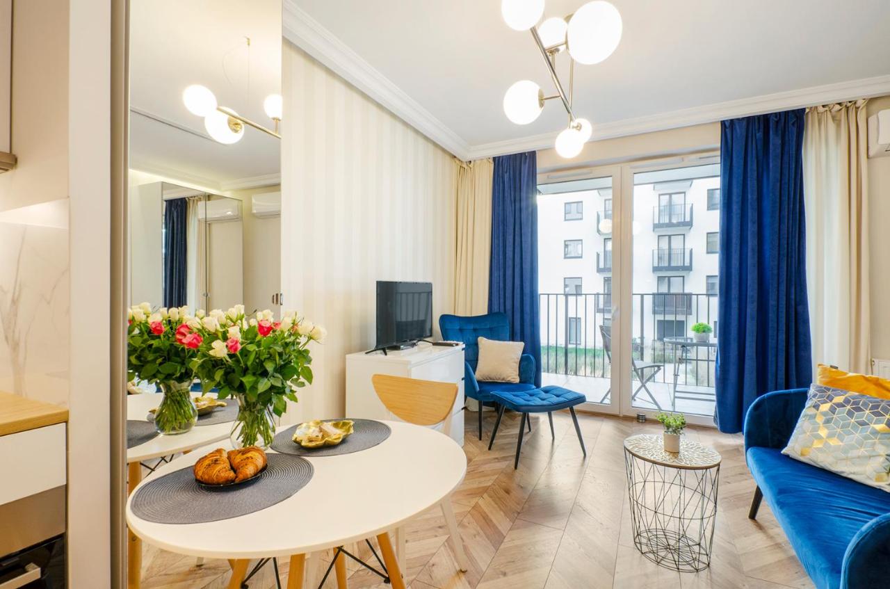 SKY Home- Blue Apartament 2 -Manufaktura, Bezpłatny Parking, Klima, Dostęp na Kod - B&B Łódź