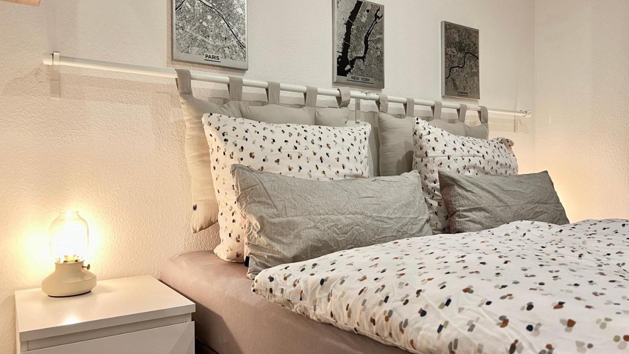 Modernes Doppelzimmer mit Bad & AC in Kehl Goldscheuer - 1A Guesthouse - B&B Kehl