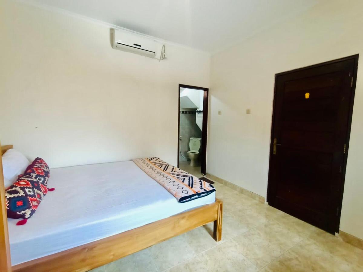 3BR 3BA Nyoman House near GWK Cultural Park and best beaches - B&B Jimbaran