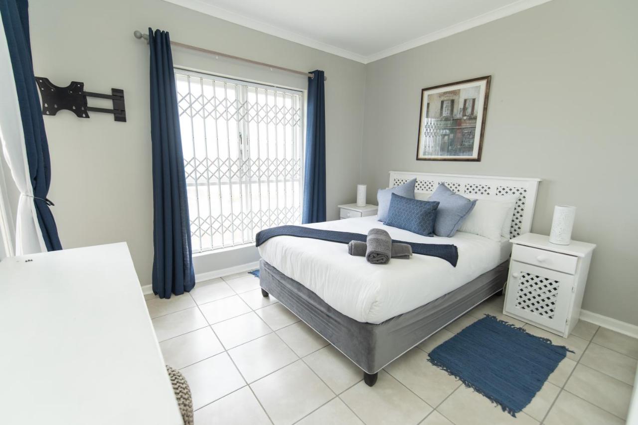 B&B Summerstrand - Shells And Bells Beachfront Apartment - Bed and Breakfast Summerstrand