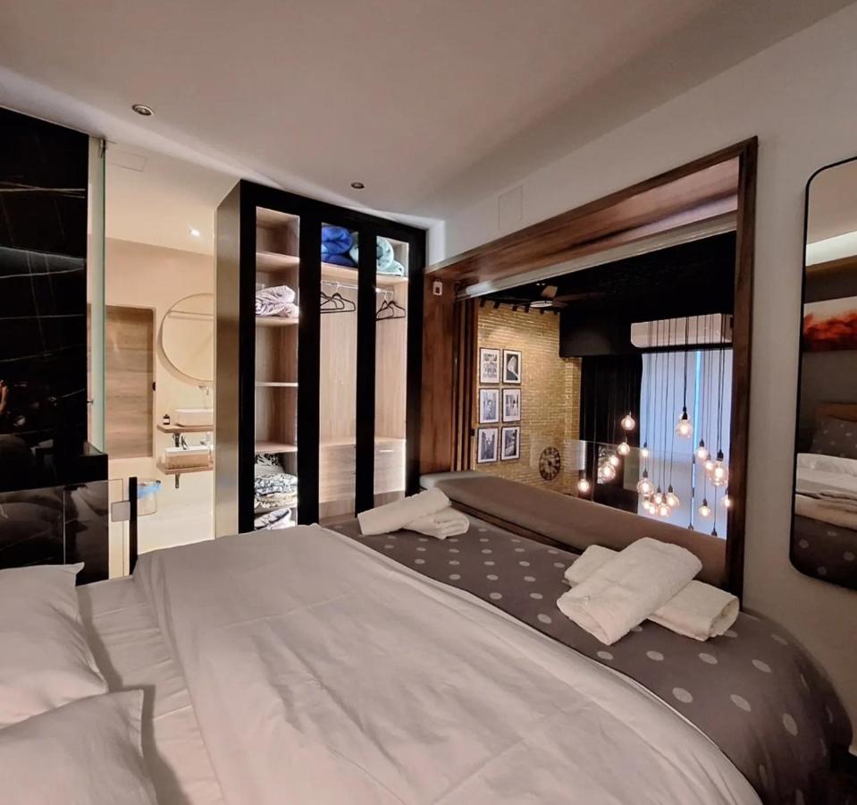 The Athens Loft with private gym and billiards - B&B