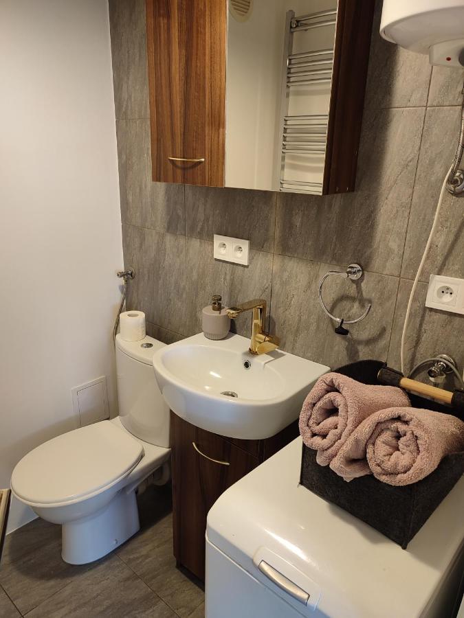 Apartment with Shower