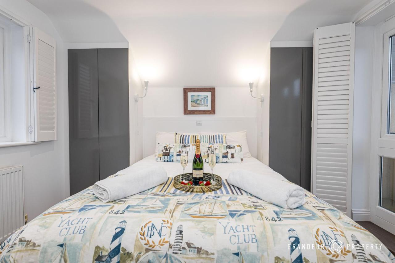 The Herons Nest by Grandeur Property - Bed and Breakfast