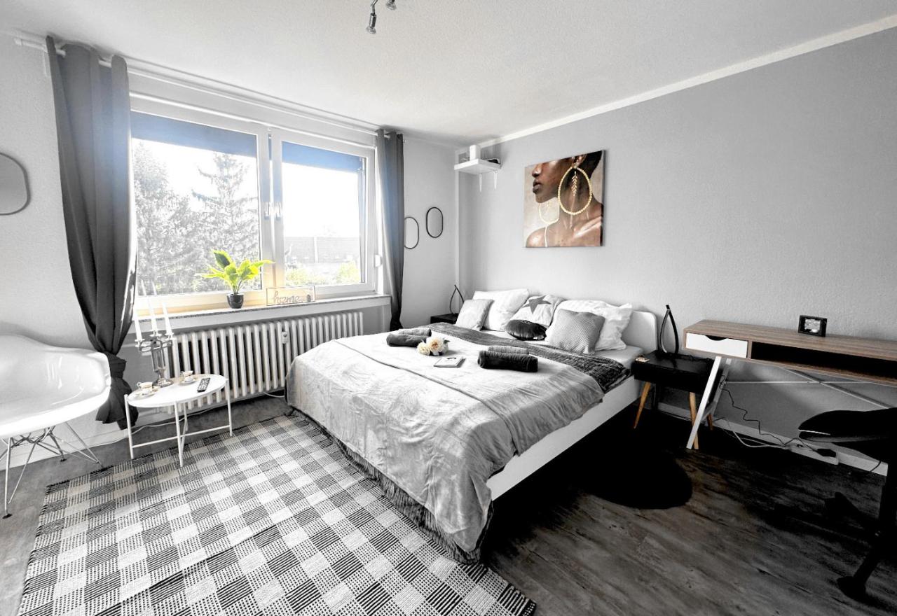 B&B Essen - # VAZ Apartments E02, Küche, WLAN, TV, Netflix, ca 15 Min Messe u HBf - Bed and Breakfast Essen