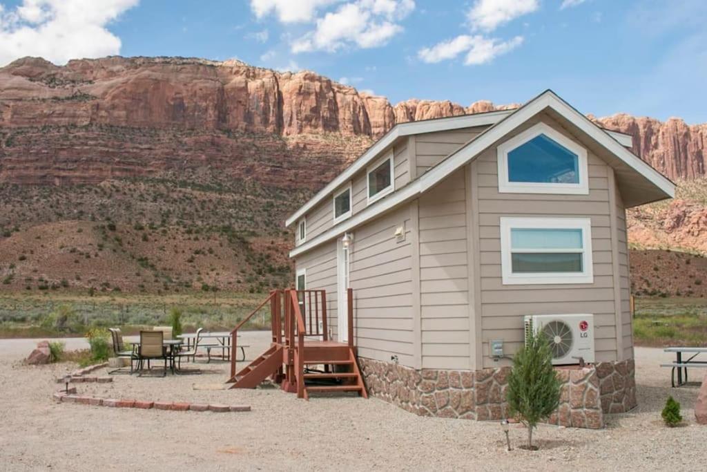 Redrock Moab Tiny House w Large Loft Site 8 - B&B