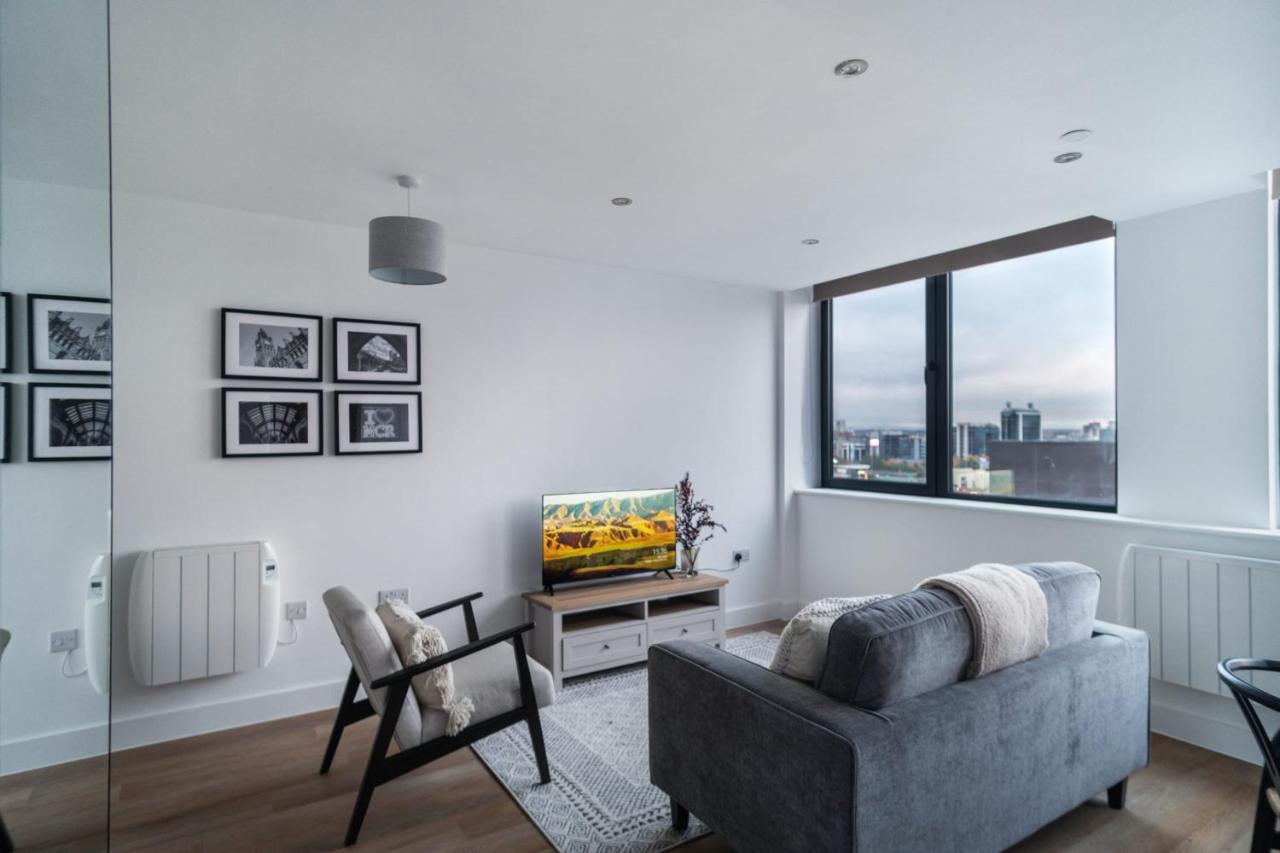 B&B Manchester - Lovely Modern 1 Bed Apartment by Old Trafford - Bed and Breakfast Manchester