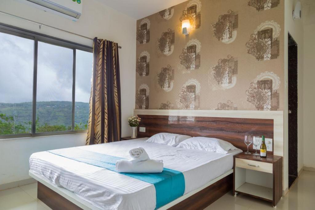 B&B Mahabaleshwar - Hill View Bungalow,Mahabaleshwar With Private Swimming Pool - Bed and Breakfast Mahabaleshwar