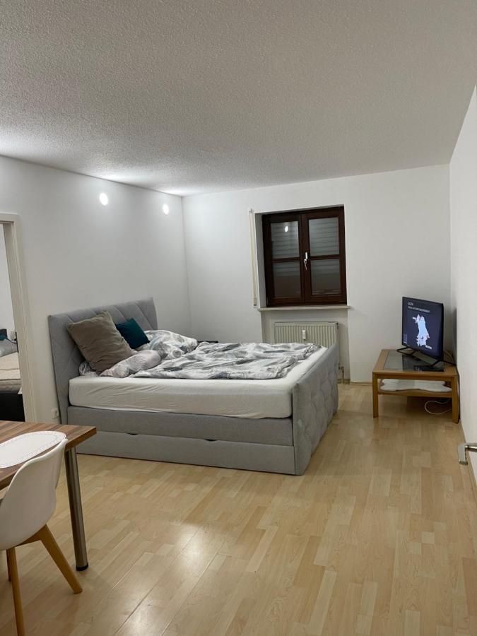Helle Zwei-Zimmer-Stadt-Wohnung am Bismarkplatz mit Tiefgarage - B&B